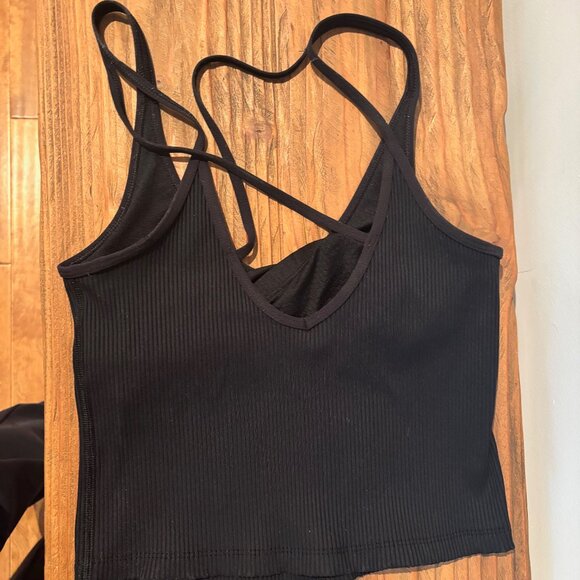 Vuori Rib Crop Tank - Black - Picture 4 of 5